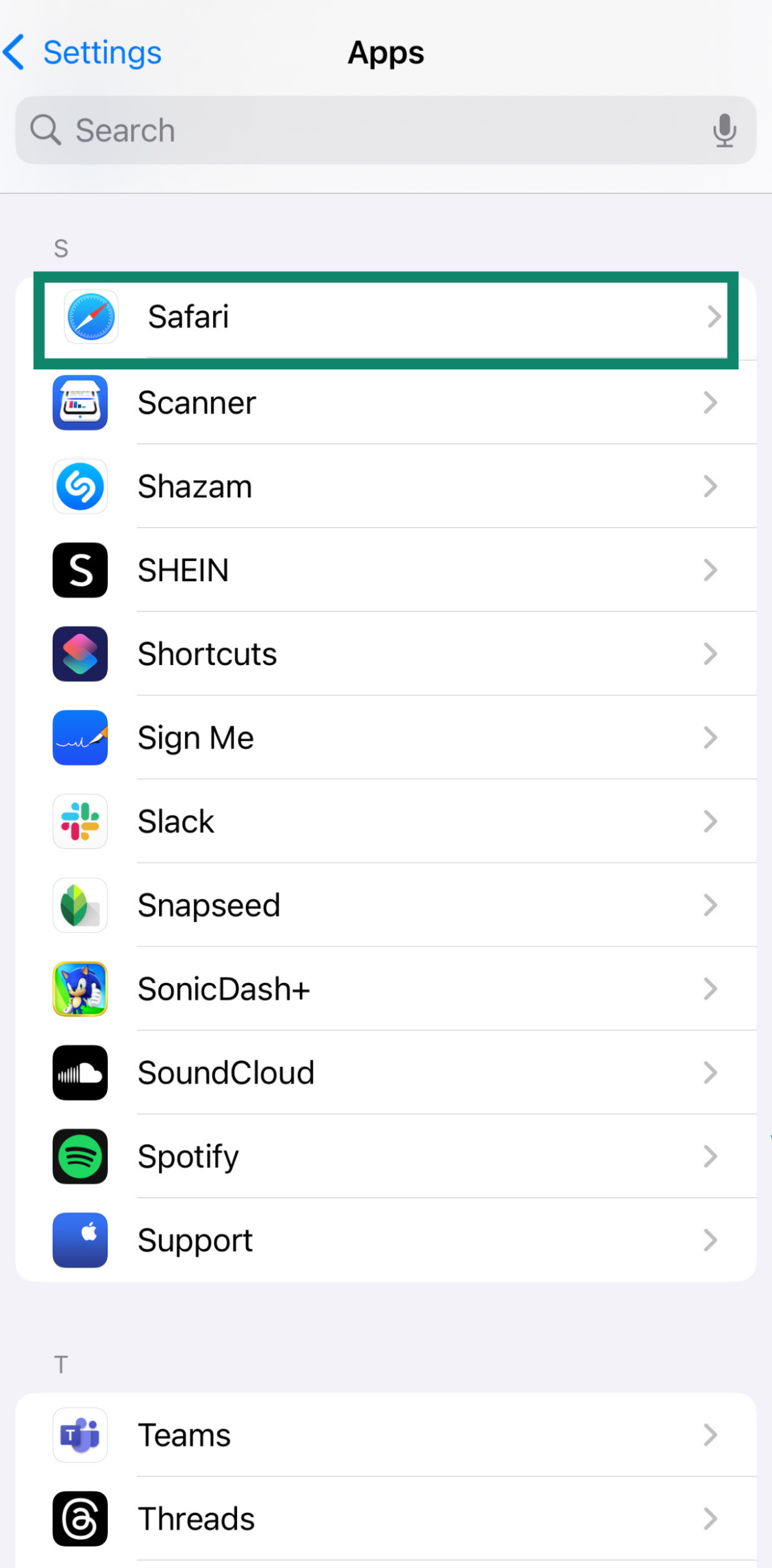 iPhone Apps settings page with Safari app highlighted